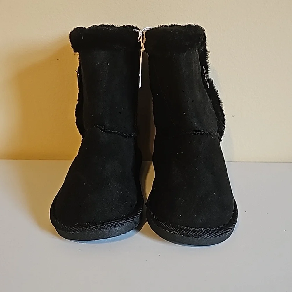US Sports Girl's Black, faux fur lined, Suede Boots‎ Size 2